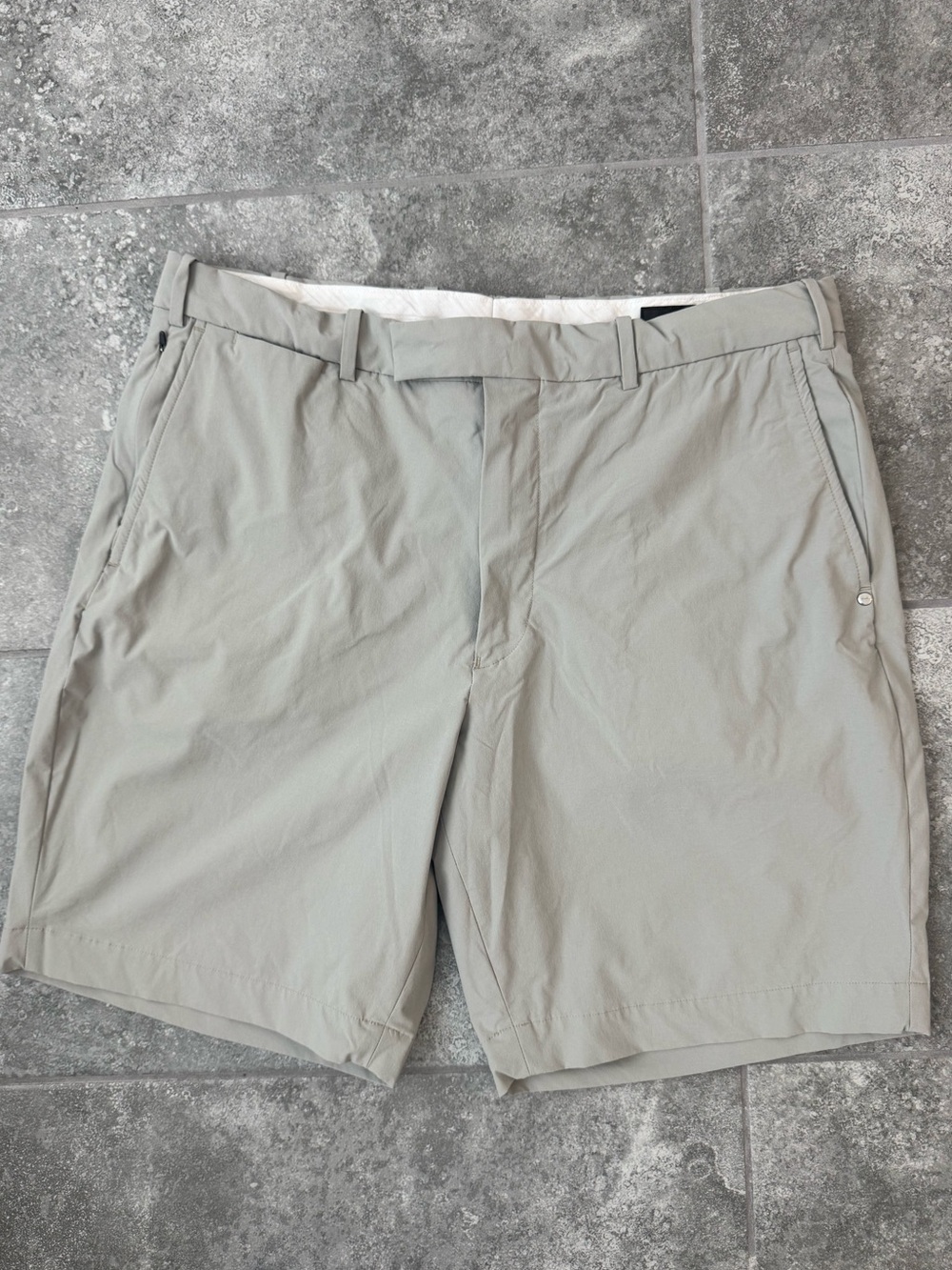 RLX Ralph Lauren Performance Shorts Mens size 36 light Grey 9" Inseam